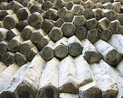 Columnar jointing in hexagonal columns